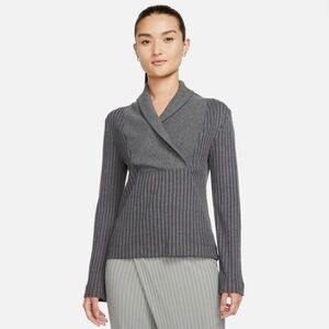 LIKE NEW NIKE YOGA GREY RIBBED SWEATER